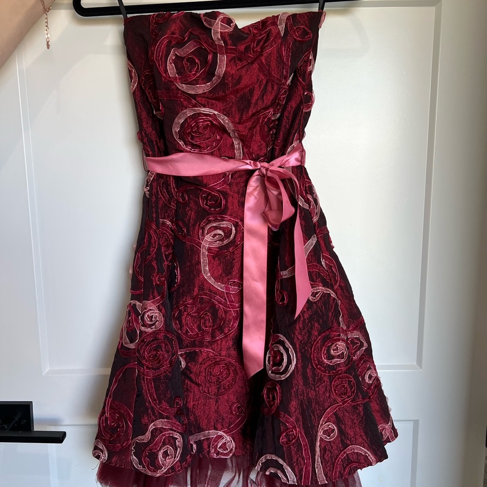 Elegant Jessica McClintock Dress with Pink Accents